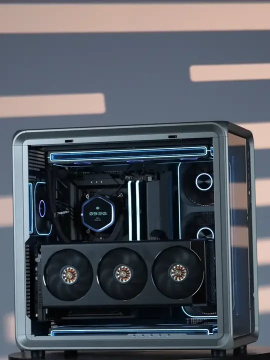 我把钢铁侠胸口的方舟反应堆移植到了一张显卡上。 我是柯基，自诩DIY艺术家
CPU AMD R7 9800X3D
散热 酷冷至尊 ATMOS II 龙影360 LCD
主板 华硕 ROG STRIX 