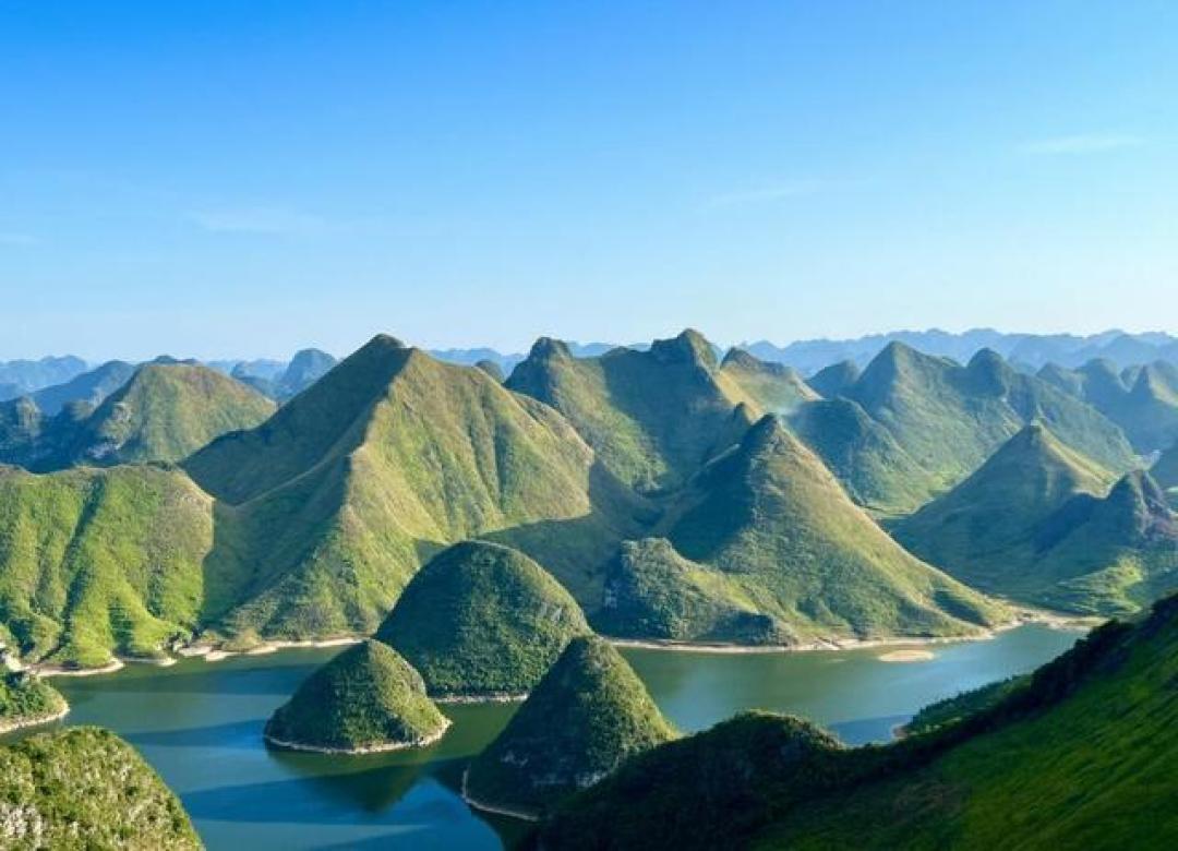 剑龙山秘境夜爬指南:云海日出在喀斯特峰林泼墨千里江山图