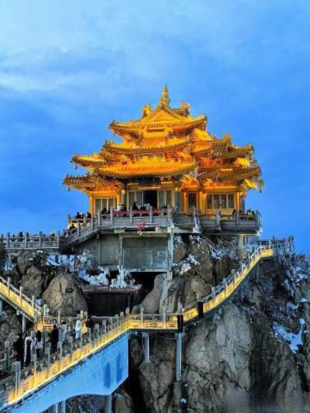 老君山雪季封神指南:金顶冰灯晨昏幻境,十里画屏踏雪觅仙踪