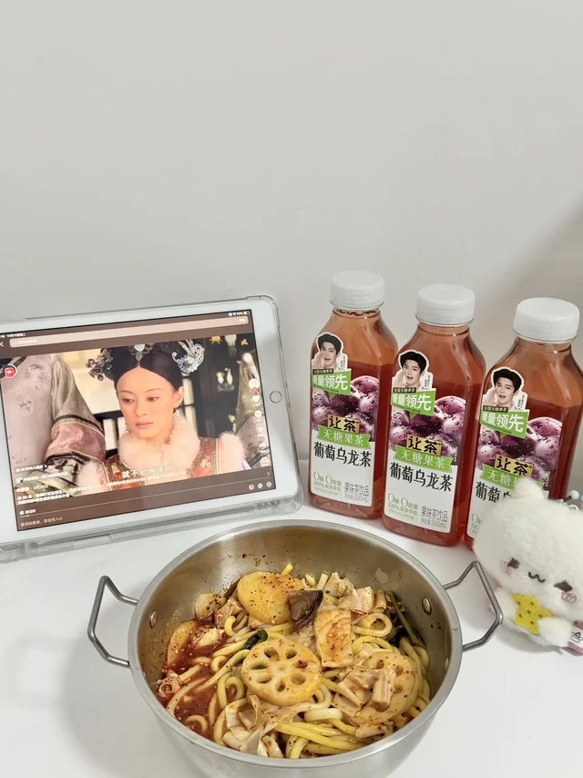 深夜归家最懂打工人的一定是这瓶葡萄乌龙茶