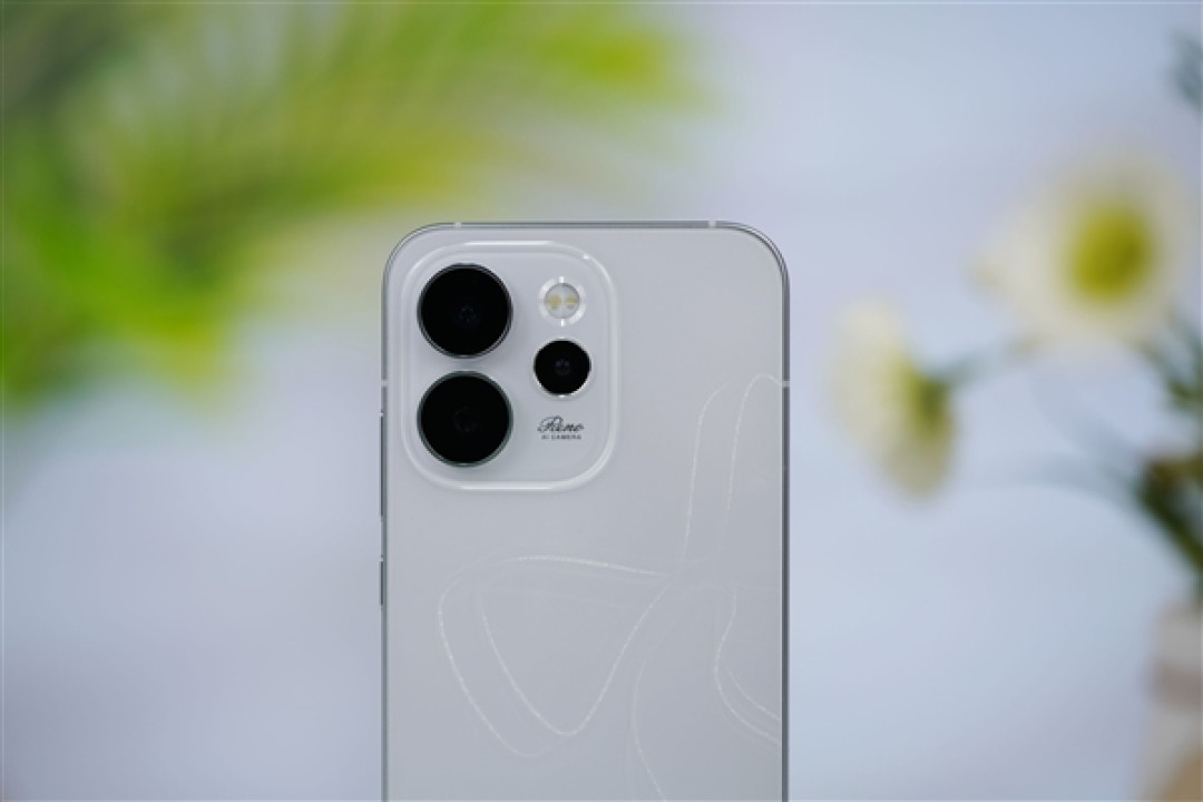 冷雕美背太吸睛！OPPO Reno 15图赏