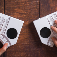 MoErgo 发布 Go60：首款完全无线、双触控板的旅行分体人体工学键盘