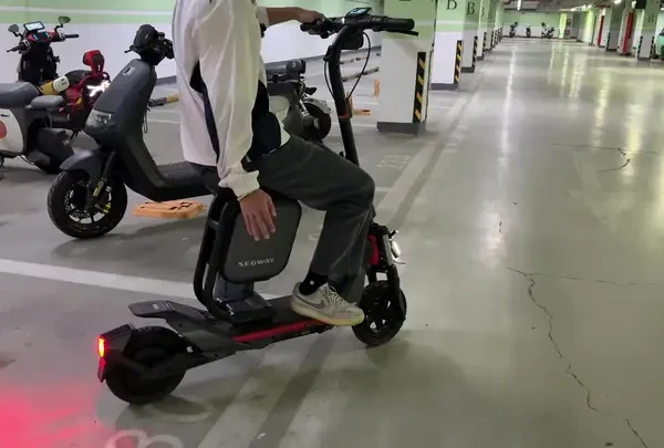 周末放假升级一下我最近出门骑的最多的载具#九号滑板车zt3pro #九号御风社 #安全骑行 #日常vlog #vlog十亿流量扶持计划
