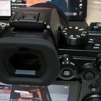 佳能EOS 6D Mark II是一款专业级全画幅单反相机