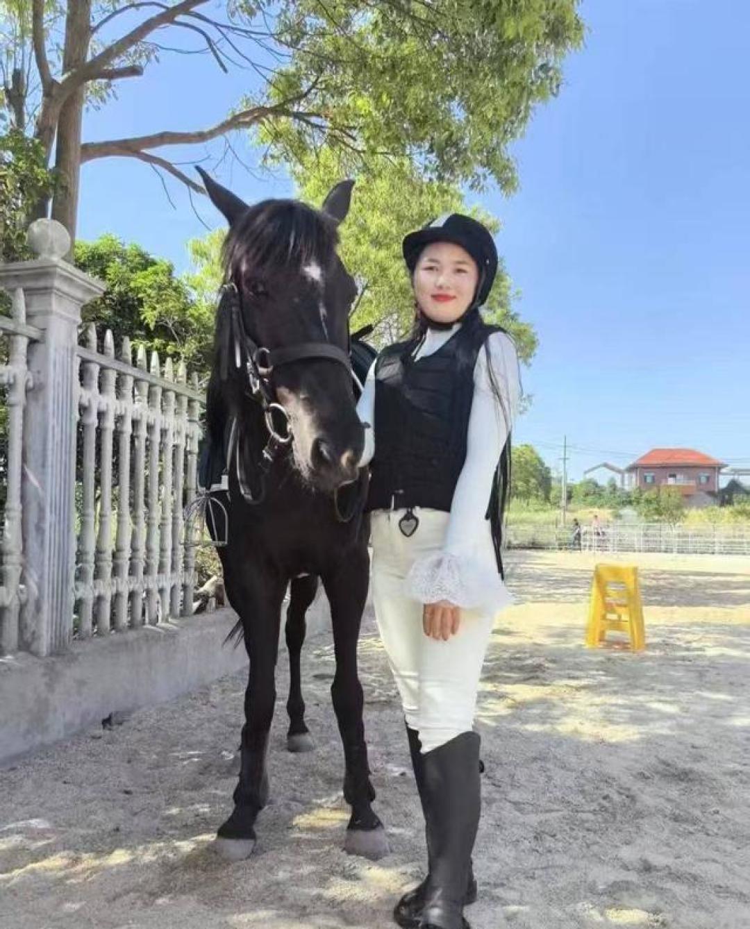 荒野求生女选手“冷美人”疗养恢复，获3.8万奖金，成张家界旅游推荐官