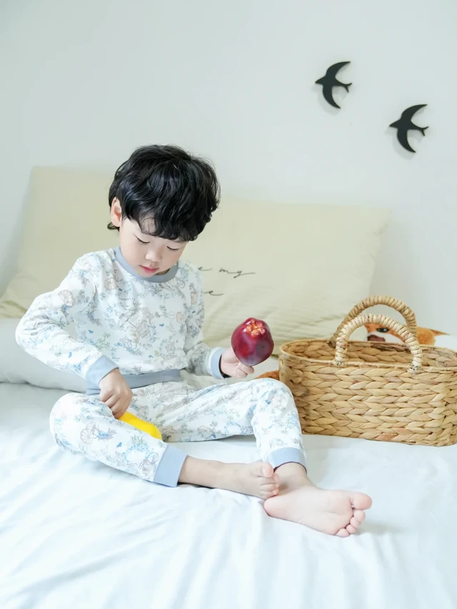 宝贝撒欢的秋天，这秋衣默默兜住所有小温暖