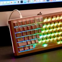 桌面颜值炸裂！Akko 5075V3 HE 双拼粉透键盘首发体验！