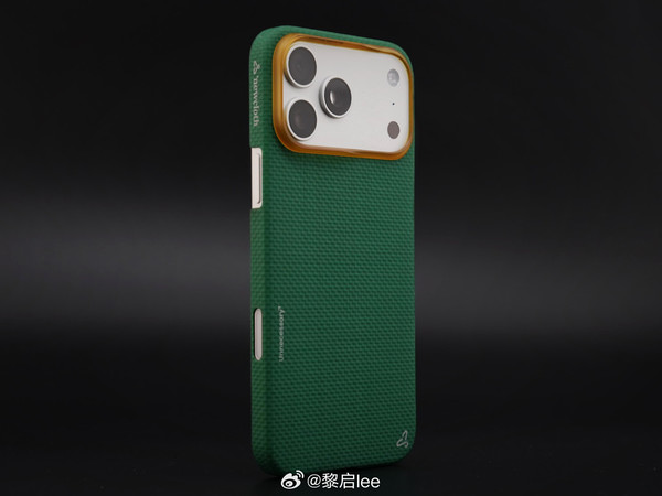 开箱一下 newcloth 给 iPhone 17 Pro系列做的火星日落「士官长：米开朗基罗」手机壳📱#iPhone17ProMax# 这次在17 Pro/Pro Max 上采用Ultem晶体松脂镜