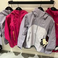 始祖鸟三合一冲锋衣值得入手吗？1000+用户观点大PK