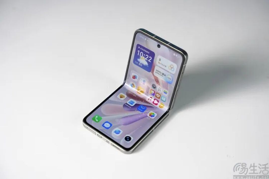 2025年的“小折叠”手机，比过去好用了吗