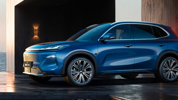 10.18万起！新款吉利银河星舰7 EM-i上市，135KM纯电+城区智驾！