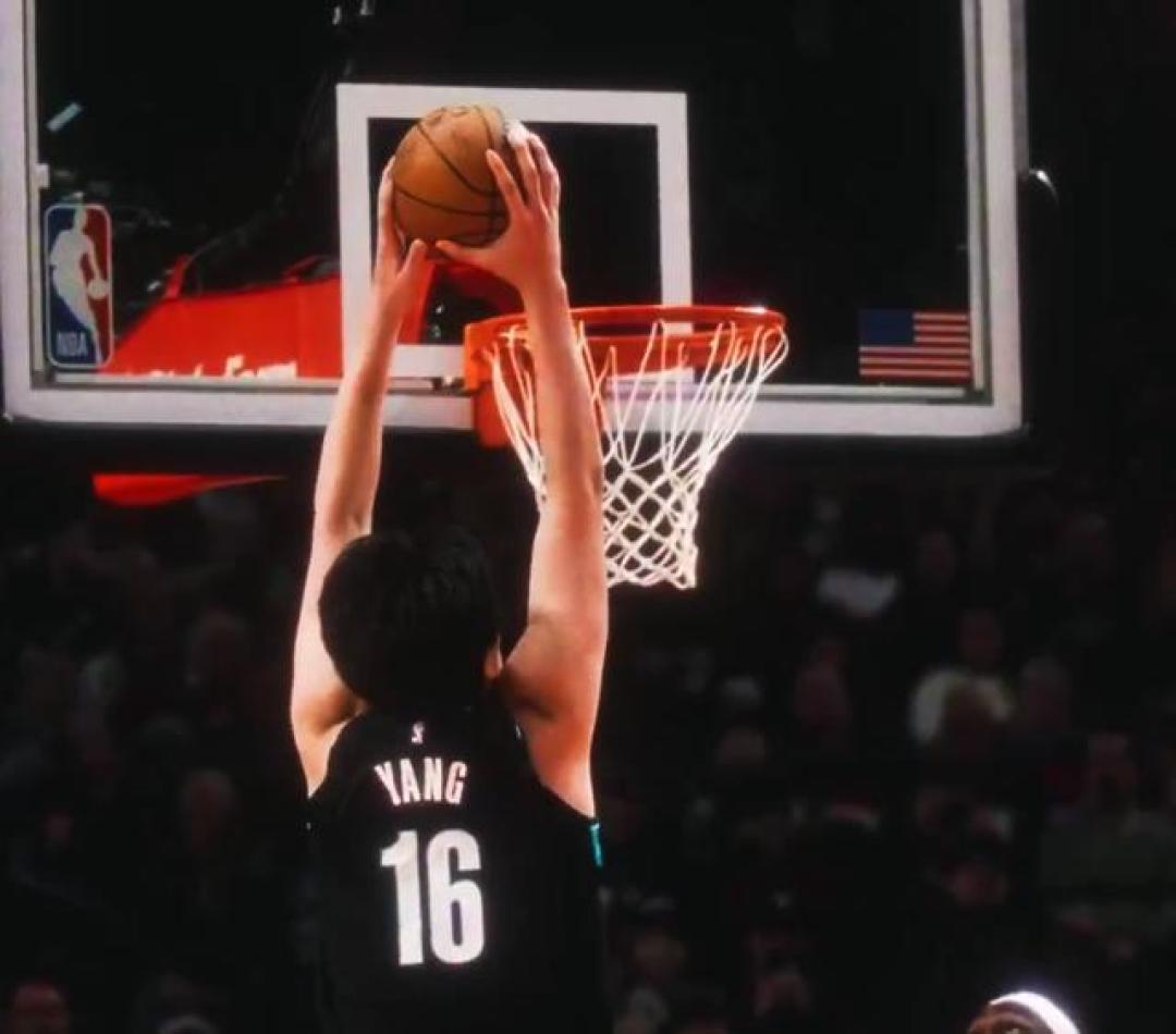 杨瀚森9分5板3助创生涯新高，NBA中国球员闪耀太阳胜开拓者之战