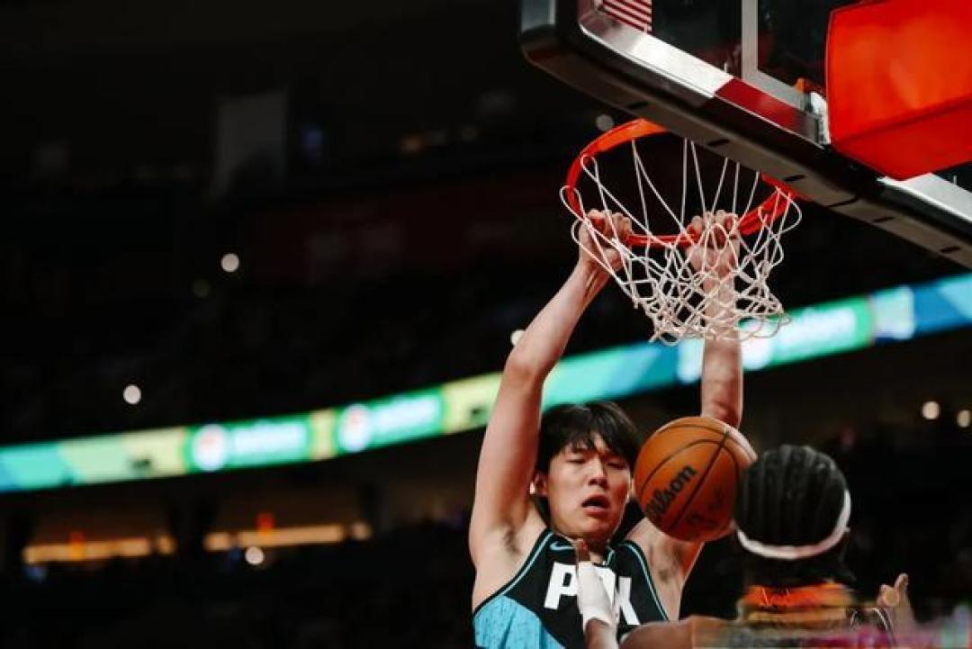 杨瀚森9分5板3助创生涯新高，NBA中国球员闪耀太阳胜开拓者之战