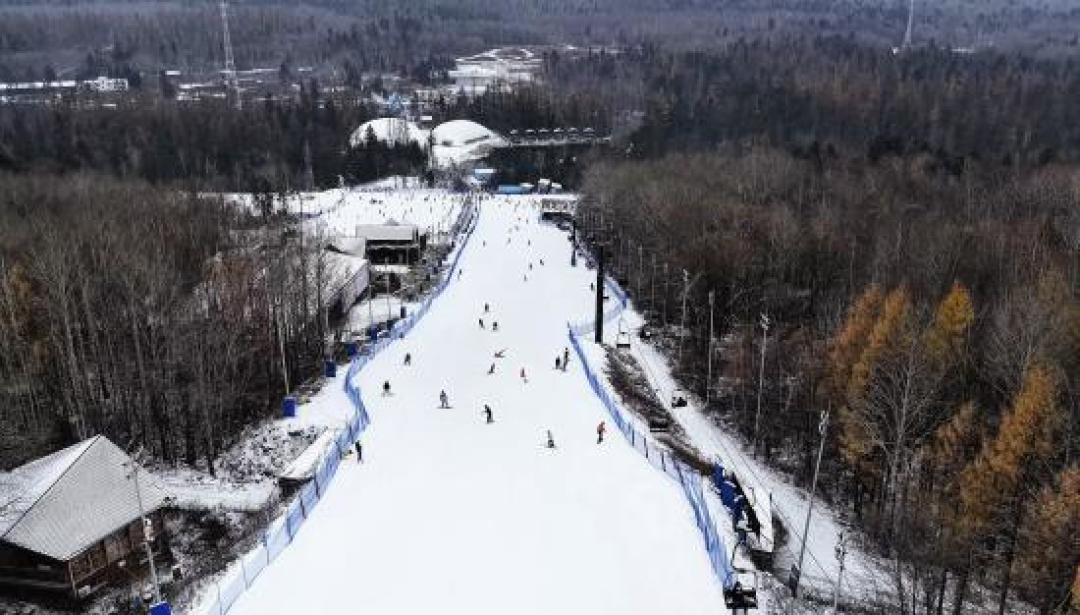 在长白山解锁冬日神仙玩法,梦幻雪景温泉滑雪全攻略