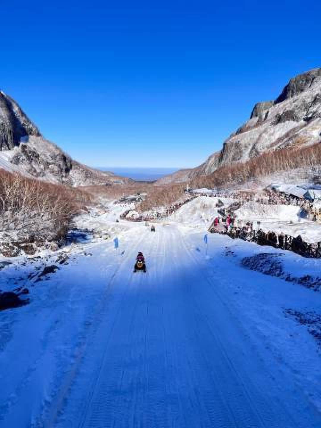 在长白山解锁冬日神仙玩法,梦幻雪景温泉滑雪全攻略