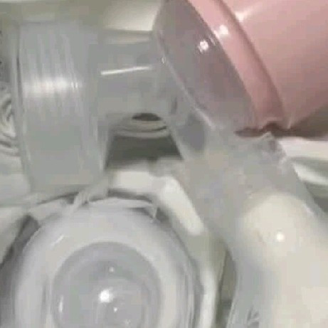十月结晶单边电动吸奶器体验：便携无痛，哺乳妈妈的随身安心
 