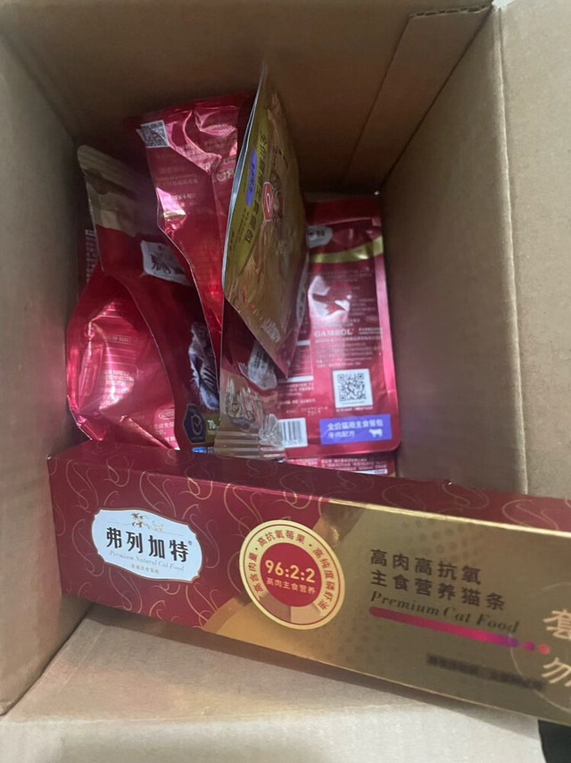 独立小袋设计，鲜肉高蛋白猫粮