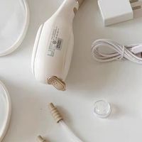 新贝8168免手扶挂脖吸奶器体验：背奶妈妈的解放双手神器