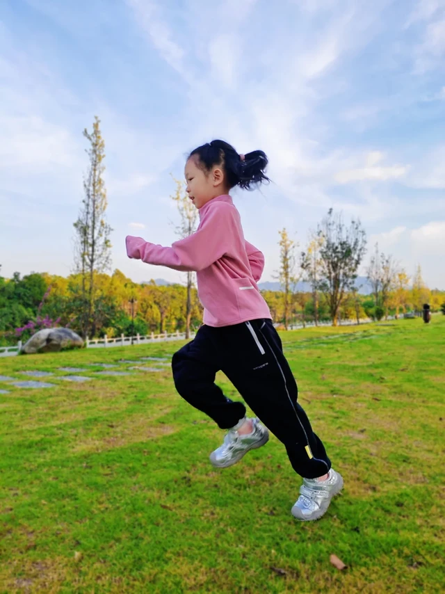 小学生初秋运动穿搭