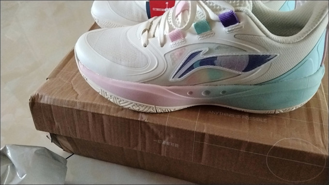 李宁篮球鞋