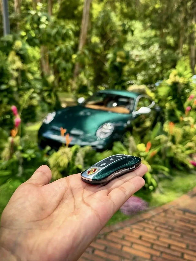 992.2 GT3 Touring MT.PTS保时捷赛车绿「Porsche Racing Green Metallic (PR0/22G) 」这辆GT3 Touring是保时捷Sonderwunsc