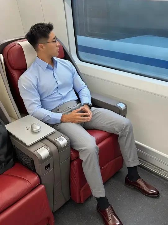 商务男下班，来逛H&M