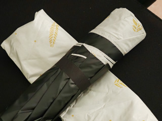 选择防晒防紫外线的晴雨两用伞蛮重要