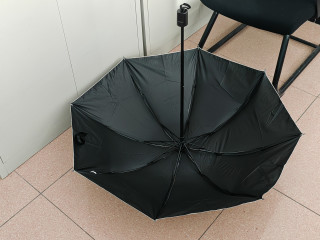 选择防晒防紫外线的晴雨两用伞蛮重要
