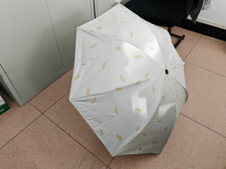 选择防晒防紫外线的晴雨两用伞蛮重要