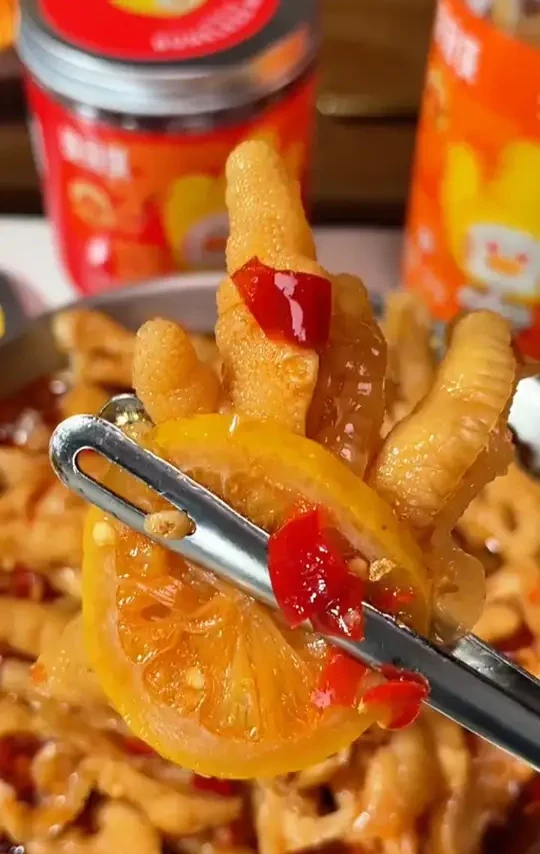 脱骨侠酸辣柠檬无骨鸡爪1000g脱骨鸡爪鸡脚休闲零食泡椒凤爪#无骨鸡爪 #休闲零食 #酸辣口味 #美食推荐 #脱骨侠