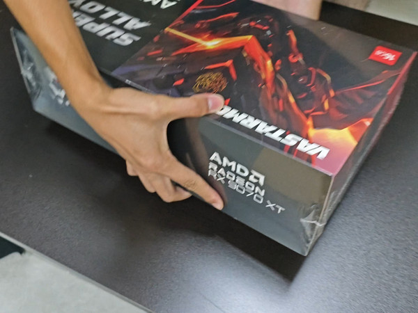 瀚铠9070XT超合金开箱