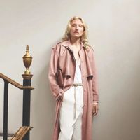 女人上了年纪后，不能穿粉色？误区！这3个穿搭技巧，赌你不知道