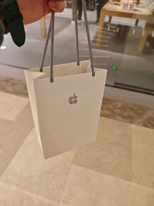 【iPhone17 Pro Max】西西把15换成了17，立马配上了一套图拉斯。-图拉斯 AR膜Ultra（图4）-图拉斯 支点壳O Neo（图6）-图拉斯 三合一能量棒（图7）-图拉斯 大眼仔多合一