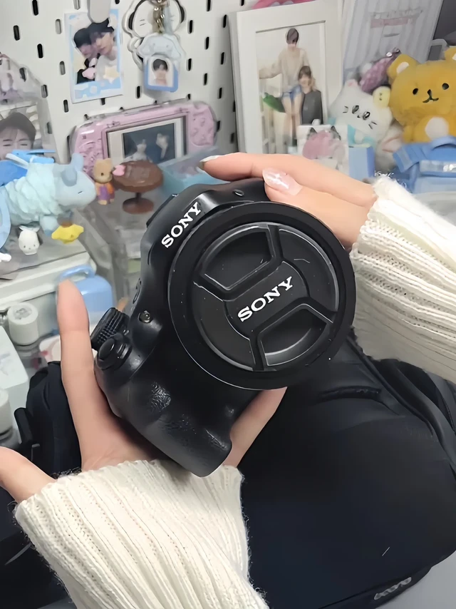 演唱会山顶党实测!索尼 HX400 体验。演唱会📷分享(体育馆看台位置)
设备:索尼hx400 📸焦距:24-1200mm
⭐️ 优点
①较为轻便,不算太重,单手可举
②放大倍数够用!体育馆二三层位