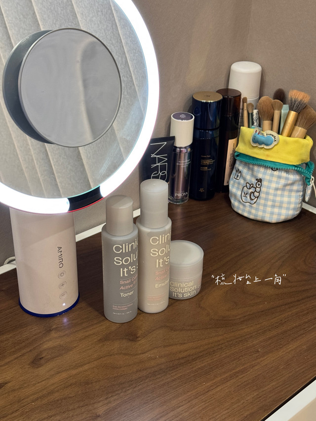 秋冬晚间护肤一览#冬日护肤routine##超会买指南#it's skin伊思套蜗牛水乳被我挖到宝了用了一段时间感觉真的太适合现在这种换季天了，水乳都是清透水润的质地，上脸吸收快，而且很温和。皮肤第二