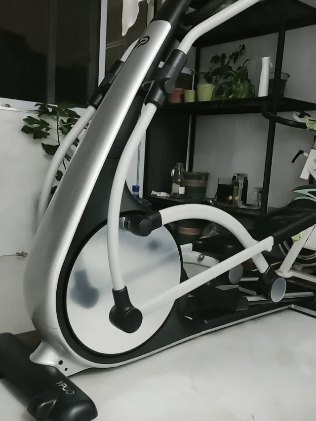 秋季居家运动好搭子就是易跑E2椭圆机！
