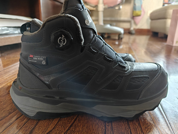 安踏跃岭，时尚又暖和！