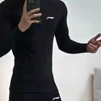李宁紧身衣：冬季户外训练首选