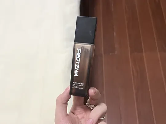 无意间发现一瓶很持妆的粉底液