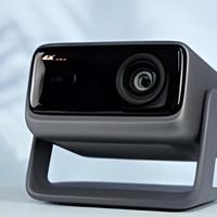 卷完光源卷镜头！当贝X7 Max投影仪评测：纯三色激光已普及 镜头移轴新赛道出现！