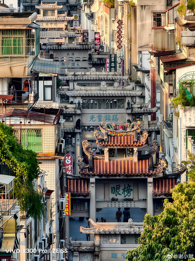 #一秒解锁地球巨清版#我选手机的标准，就是能够拍清晰的照片。这不当手机成为我们记录生活的必备工具，拍照清晰度就成了选购时的关键考量。一部能拍出巨清照片的手机，会让我感受到大片的感觉了。前一段时间去玩，