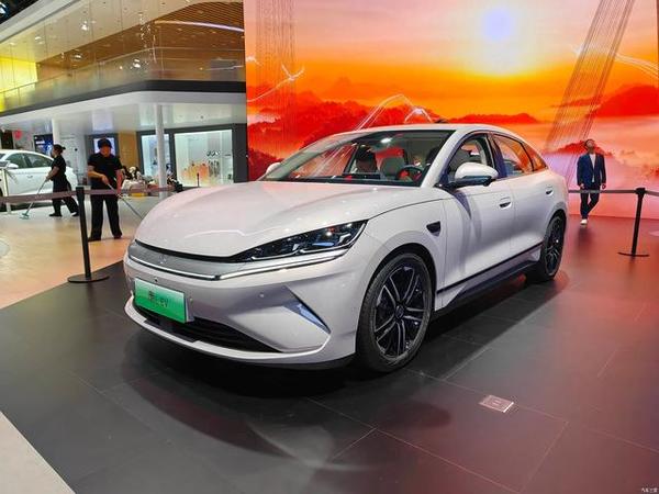 纯电车别乱买，10月纯电轿车销量榜，星愿升第2、秦L排名第6