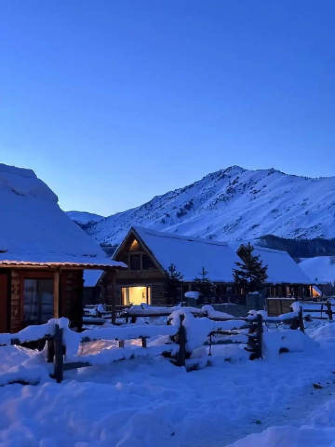 阿勒泰禾木推开时空之门：冬日雪景星空极光奇旅
