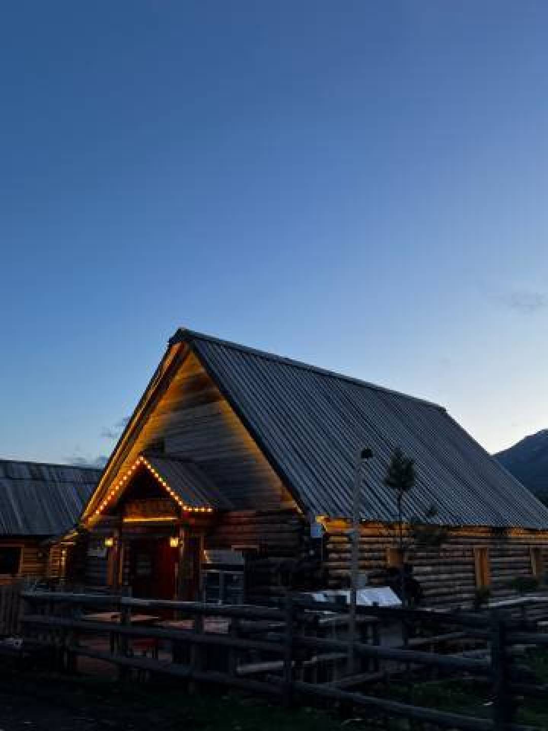 阿勒泰禾木推开时空之门：冬日雪景星空极光奇旅