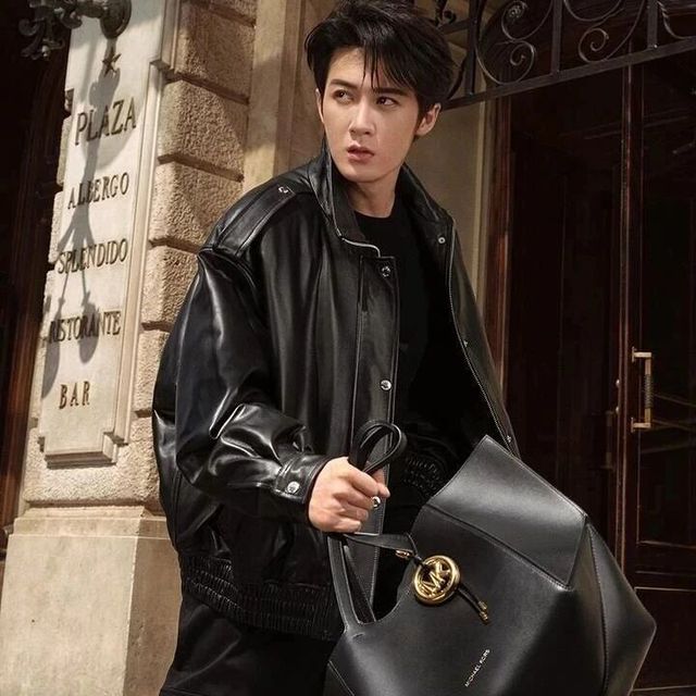 檀健次率先上身 Michael Kors「Jordi 小折包」太帅， 许路儿、Melody同款升级一次看