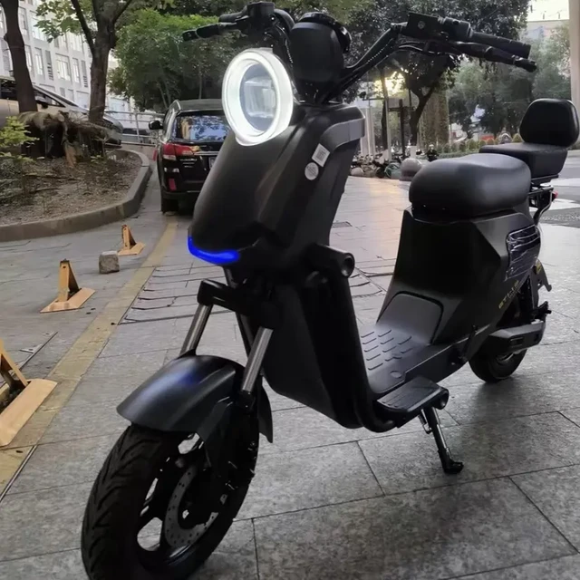 深远gt1-1.0版本，裸车 1298带走，深远电动车，小牛同款，时尚又拉风！
价格：
裸车价1298
套餐1:裸车＋一体坐=1499
套餐2:裸车+中箱+一体座=1699
套餐3:裸车＋小牛三件套＋