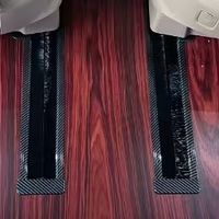 白色内饰搭配黑酸枝色地板