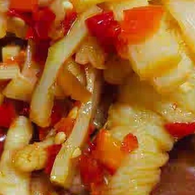 比比赞无骨鸡爪：酸辣开胃