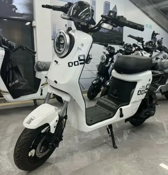 可上广州牌，深远三代全新009电动车
套餐价格：
套餐1:车架➕锂电池48v50安，只需2499续航90公里
套餐2:车架➕锂电池48v70安，只需3299续航100-130公里
套餐3:车架➕星恒4