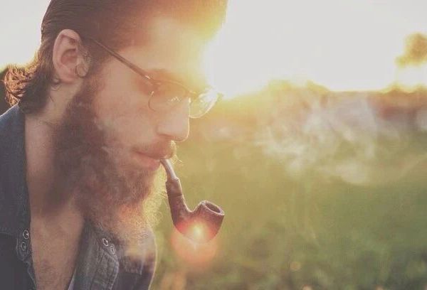 新手入门烟斗指南：从选斗到品吸的进阶手册